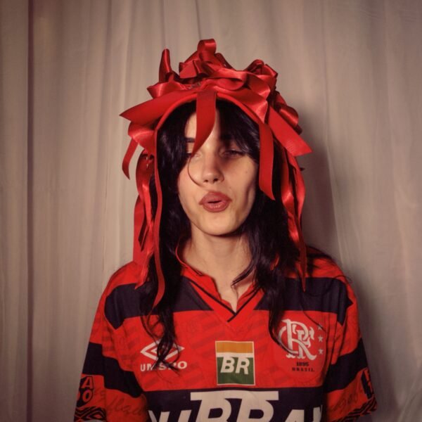 Boné laços vermelho