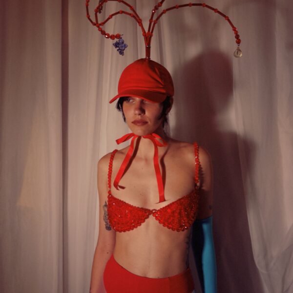 Boné chafariz vermelho